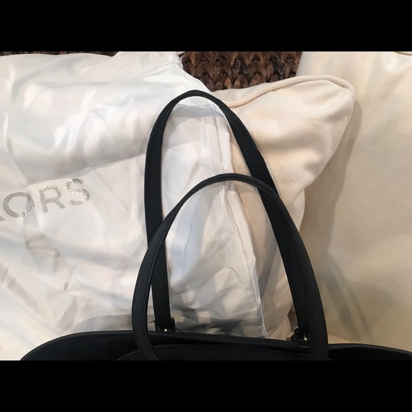 Michael Kors Bucket Bag - Picture 3 of 7